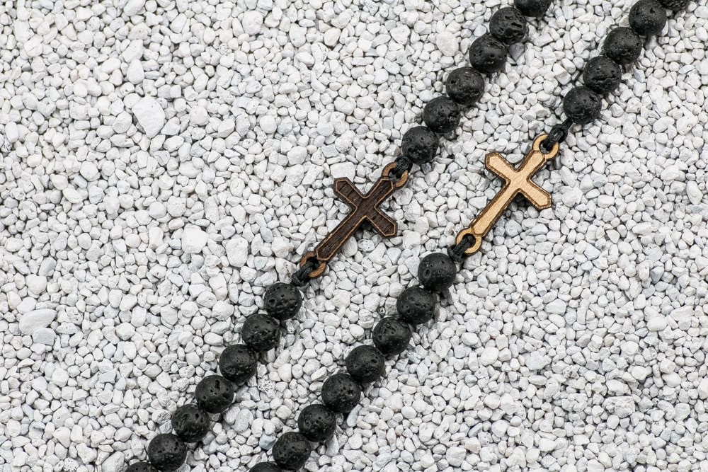 Drewniana bransoletka Krzyż Aniegre Kamień Wulkaniczny